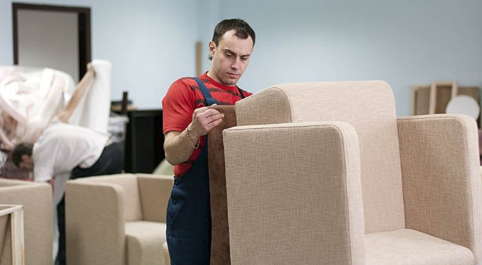 услуги по ремонту мягкой мебели
